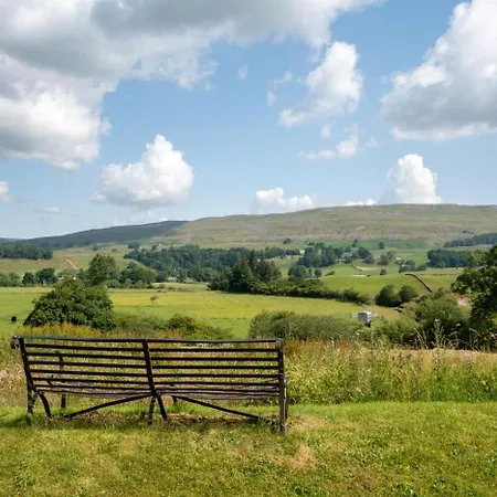 Three Halfway 度假居