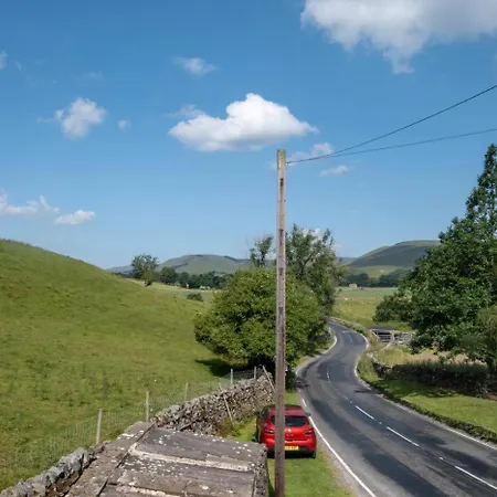 Three Halfway * 霍伊斯