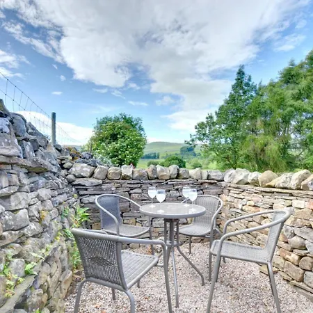 Three Halfway 度假居